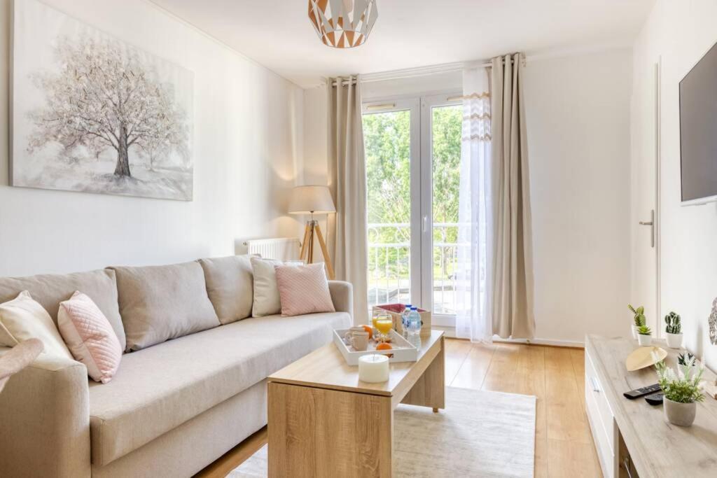 L'Elysee - Easy Check-In - Arrivee Autonome - Place Parking Privative - T2 Surequipe - Wifi - Netflix Lägenhet Courcouronnes Exteriör bild