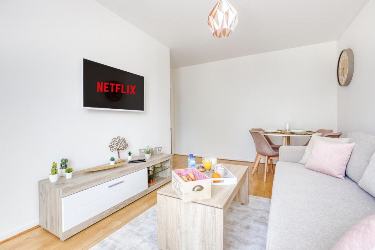 L'Elysee - Easy Check-In - Arrivee Autonome - Place Parking Privative - T2 Surequipe - Wifi - Netflix Lägenhet Courcouronnes Exteriör bild