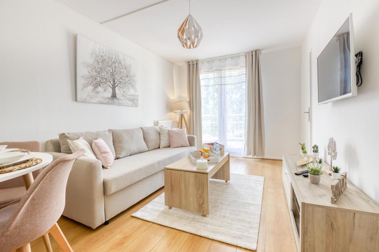 L'Elysee - Easy Check-In - Arrivee Autonome - Place Parking Privative - T2 Surequipe - Wifi - Netflix Lägenhet Courcouronnes Exteriör bild